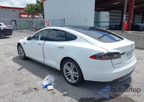 2013 Tesla Model S из США, поврежденный, VIN 5YJSA1CN5DFP20940